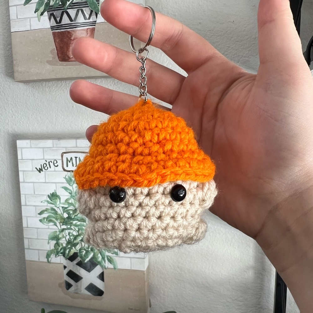Handmade 🧡 orange mushroom boi keychain